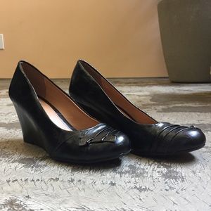 Size 8, closed toe, black, 3 inch wedges